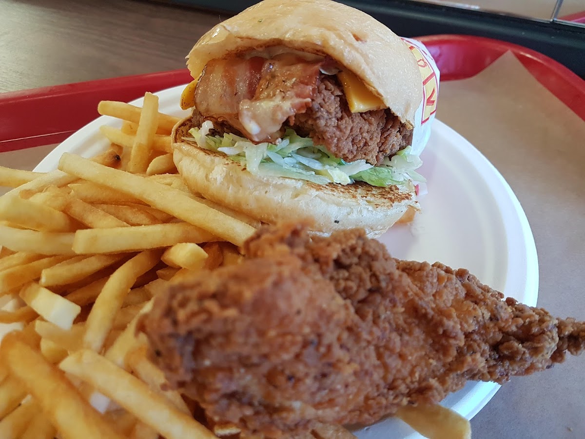 Hoodburger Inglewood Photo 9